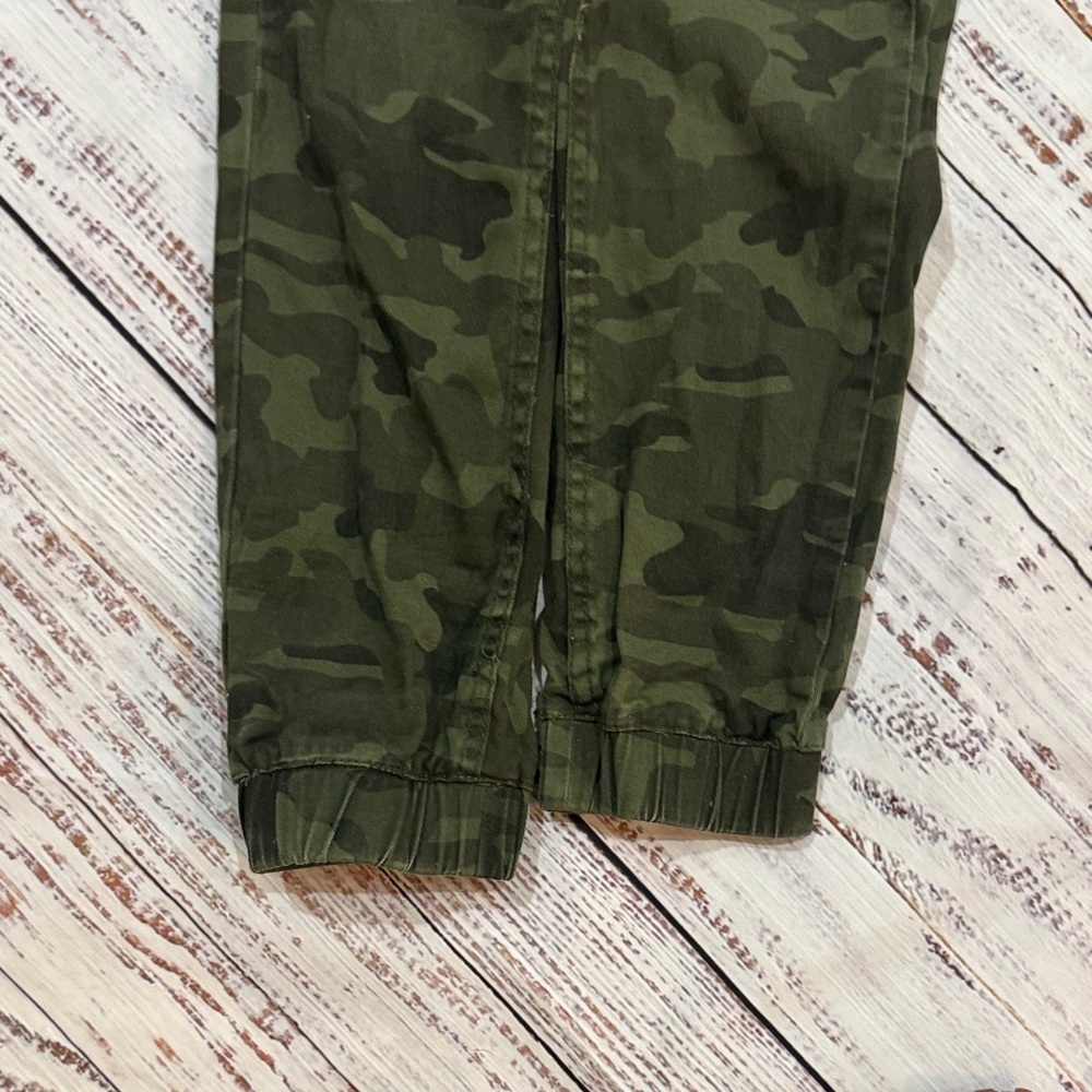 Levi's Kids Green Camouflage Joggers - Picture 4 of 5